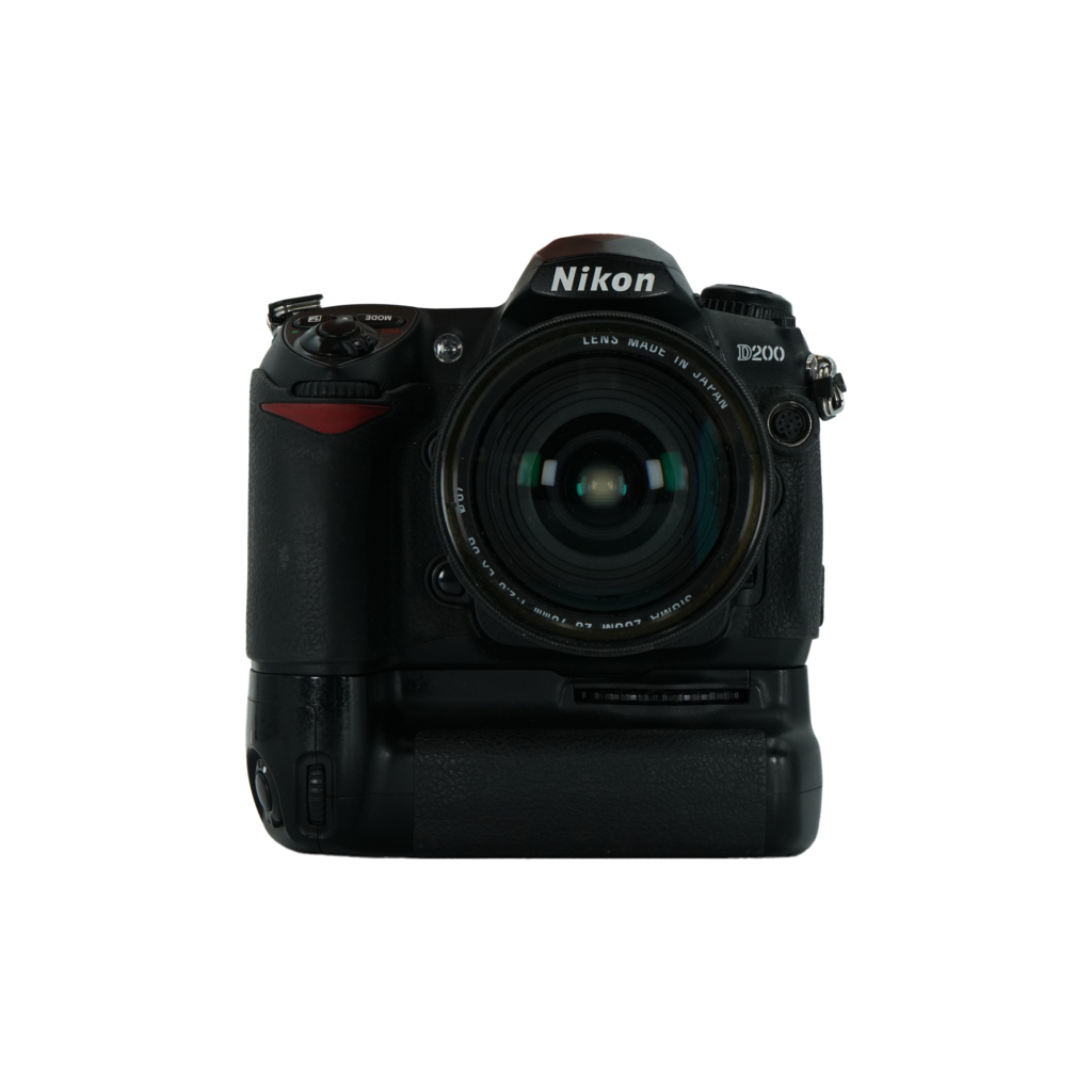 Nikon D200 APS-C DSLR and Sigma 28-70mm f/2.8 full frame DSLR lens for Nikon F