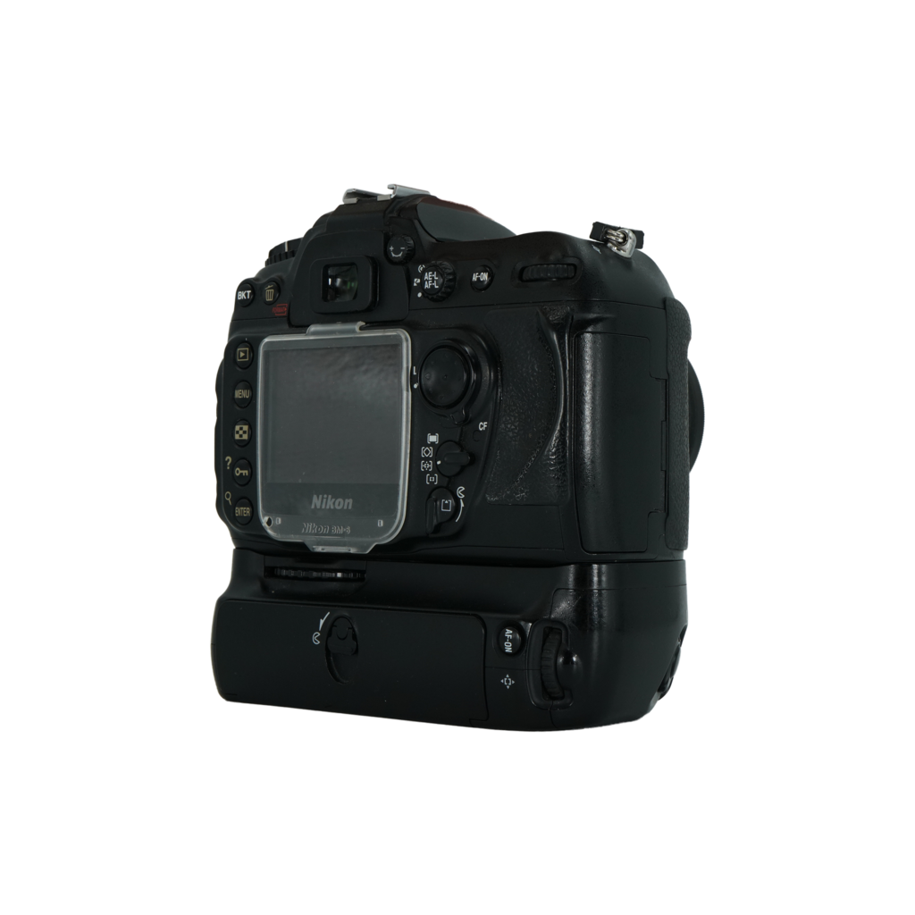 Nikon D200 APS-C DSLR and Sigma 28-70mm f/2.8 full frame DSLR lens for Nikon F