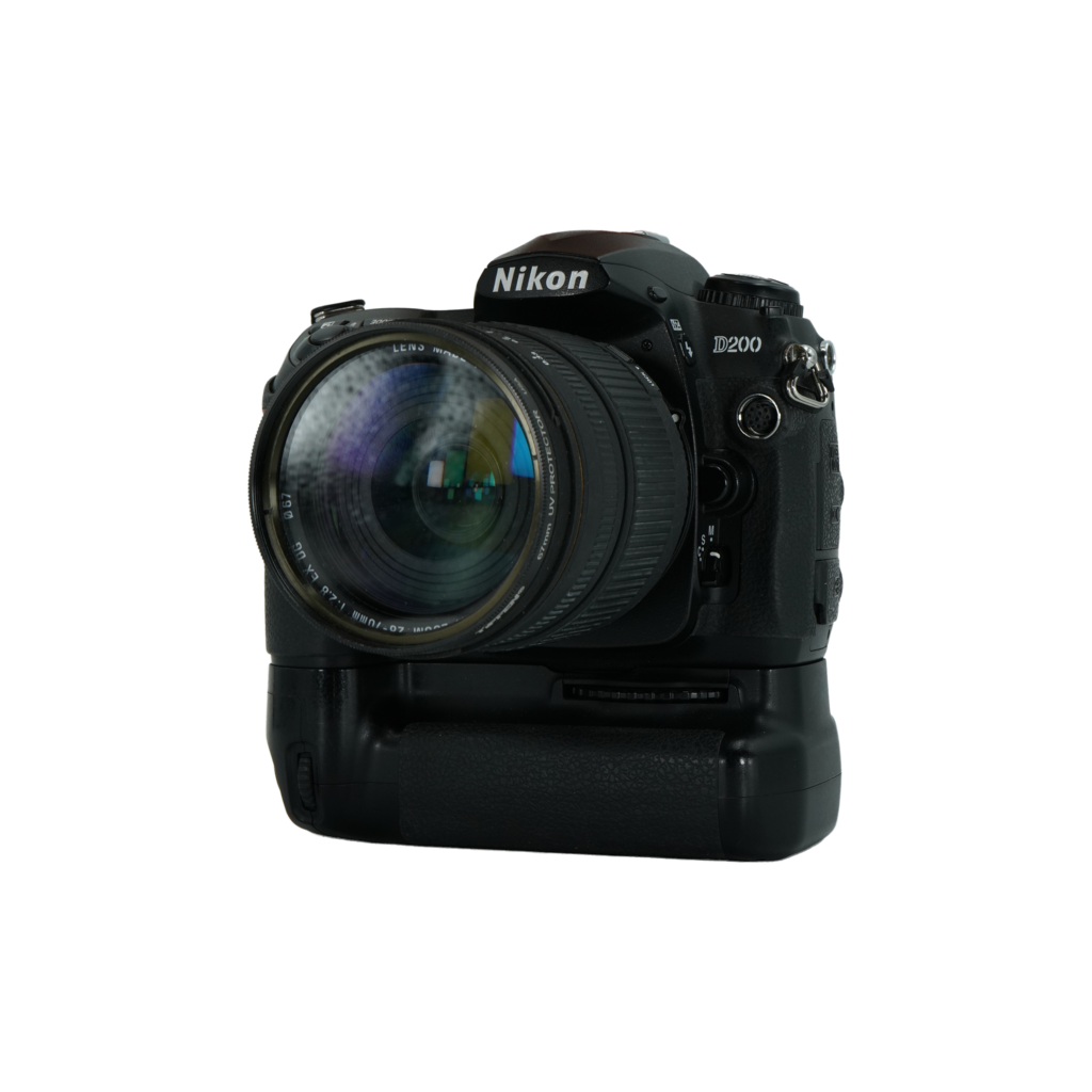 Nikon D200 APS-C DSLR and Sigma 28-70mm f/2.8 full frame DSLR lens for Nikon F