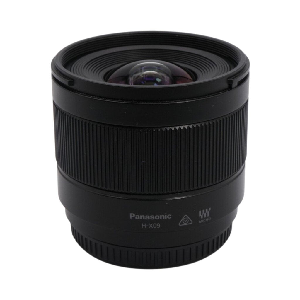 Leica 9mm DG Summilux f/1.7 MFT Lens