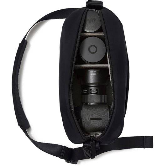Urth Crossbody Bag 5L (Black)