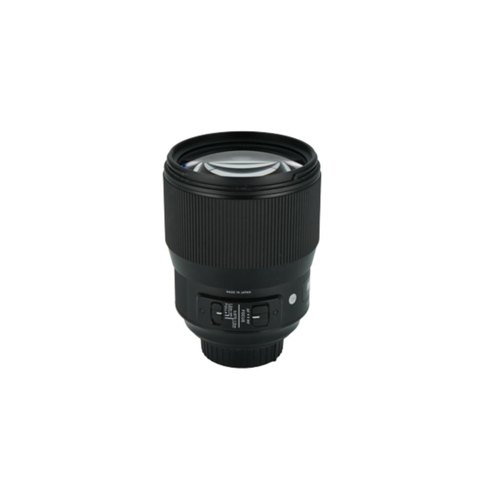 Sigma 135mm f/1.8 DG Art full frame DSLR lens for Nikon F