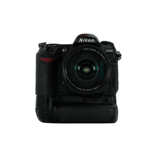 Nikon D200 APS-C DSLR and Sigma 28-70mm f/2.8 full frame DSLR lens for Nikon F