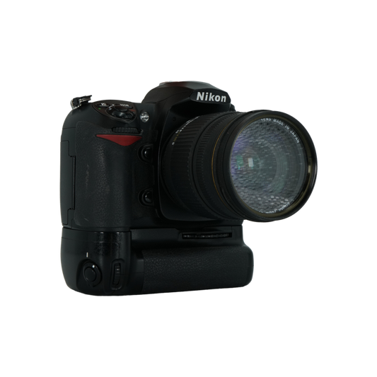 Nikon D200 APS-C DSLR and Sigma 28-70mm f/2.8 full frame DSLR lens for Nikon F
