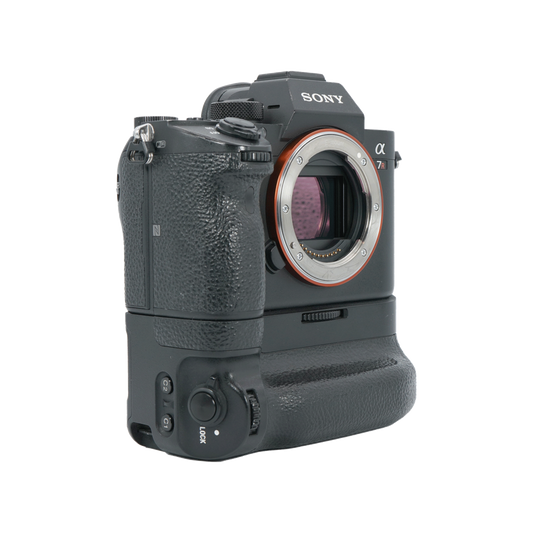 Sony Alpha a7R III Mirrorless Camera Body