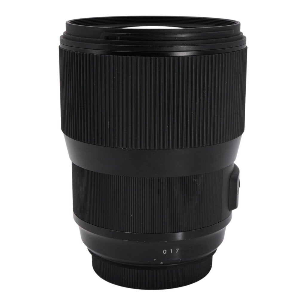 Sigma 135mm f/1.8 DG Full-Frame DSLR Lens for EF-Mount