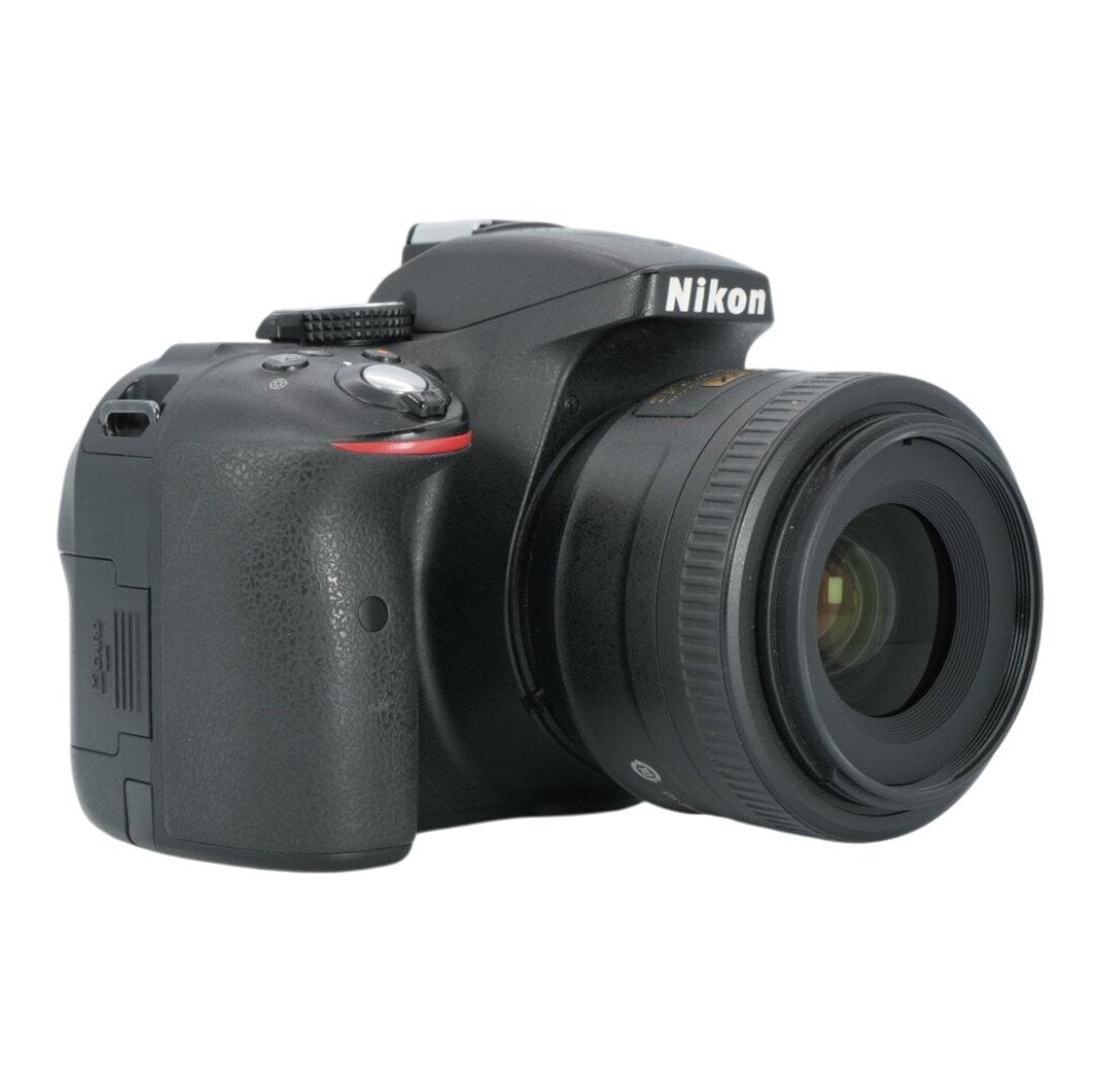 Nikon D5300 with Nikon AF-s DX 35mm f/1.8 G Lens