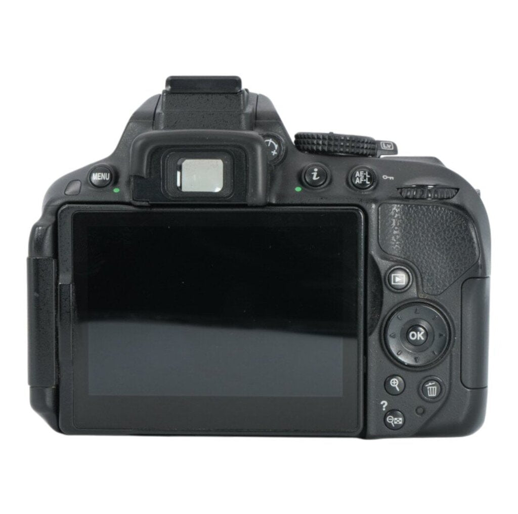 Nikon D5300 with Nikon AF-s DX 35mm f/1.8 G Lens