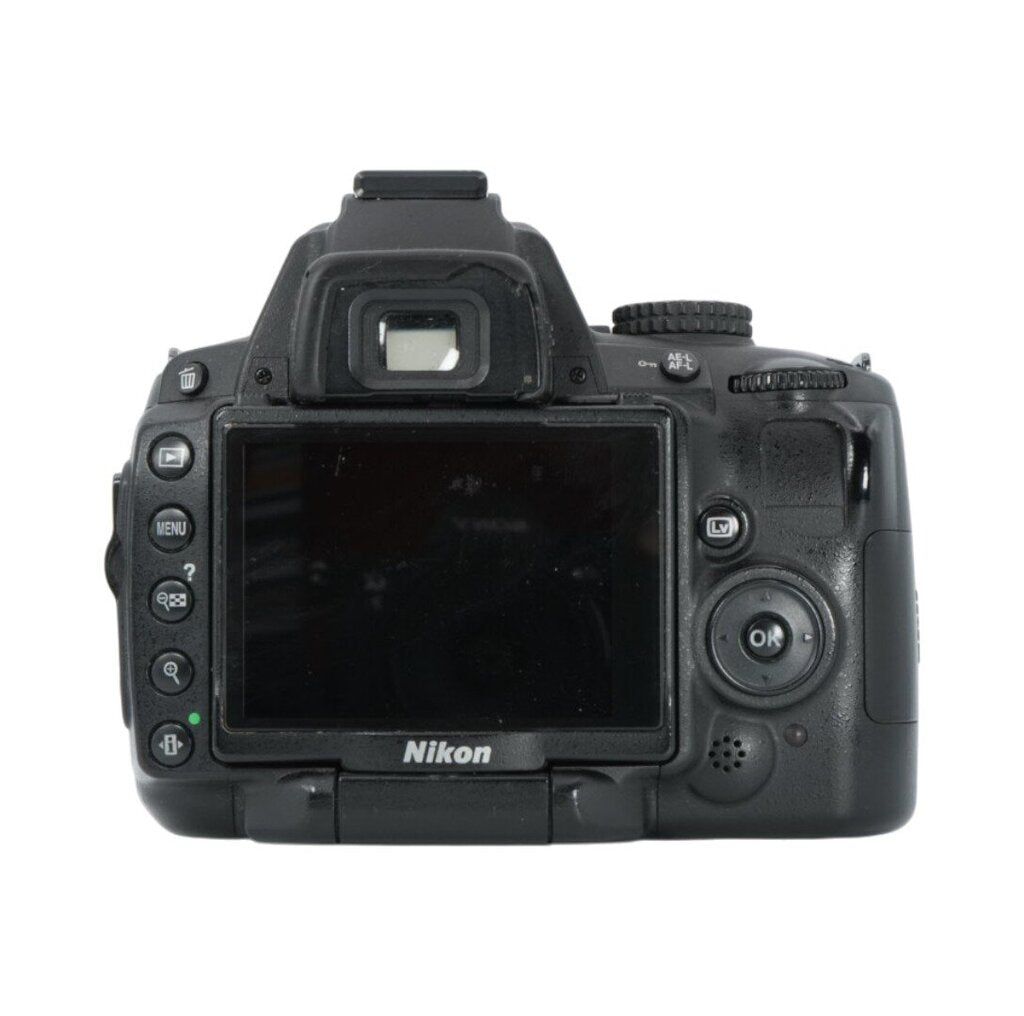 Nikon D5000 APS-C DSLR Camera with Nikon Nikkor AF-S DX 18-55mm f/3.5-5.6 G and Nikon Af-S Nikkor 55-200mm f/1.4-5.6 G ED VR Lenes