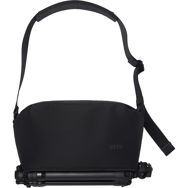Urth Crossbody Bag 8L (Black)